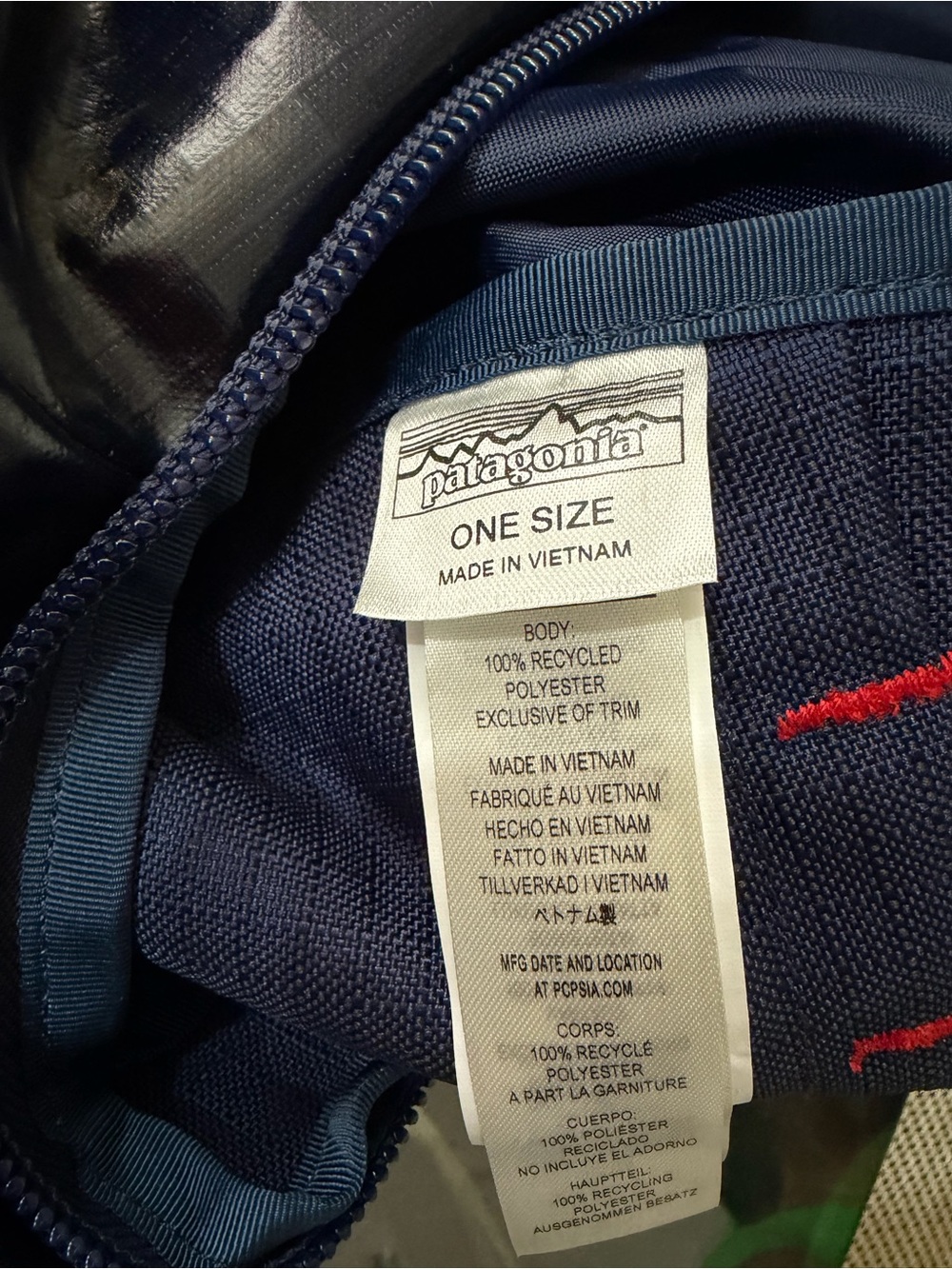 Patagonia Black Hole Duffel Bag Navy Blue - Picture 13 of 15